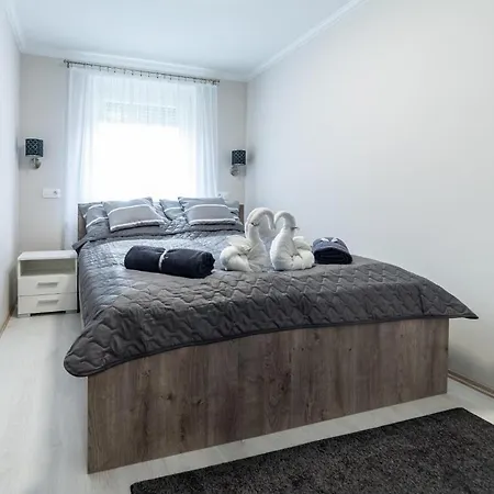 Daire Napsugar & Virag Tiszafüred